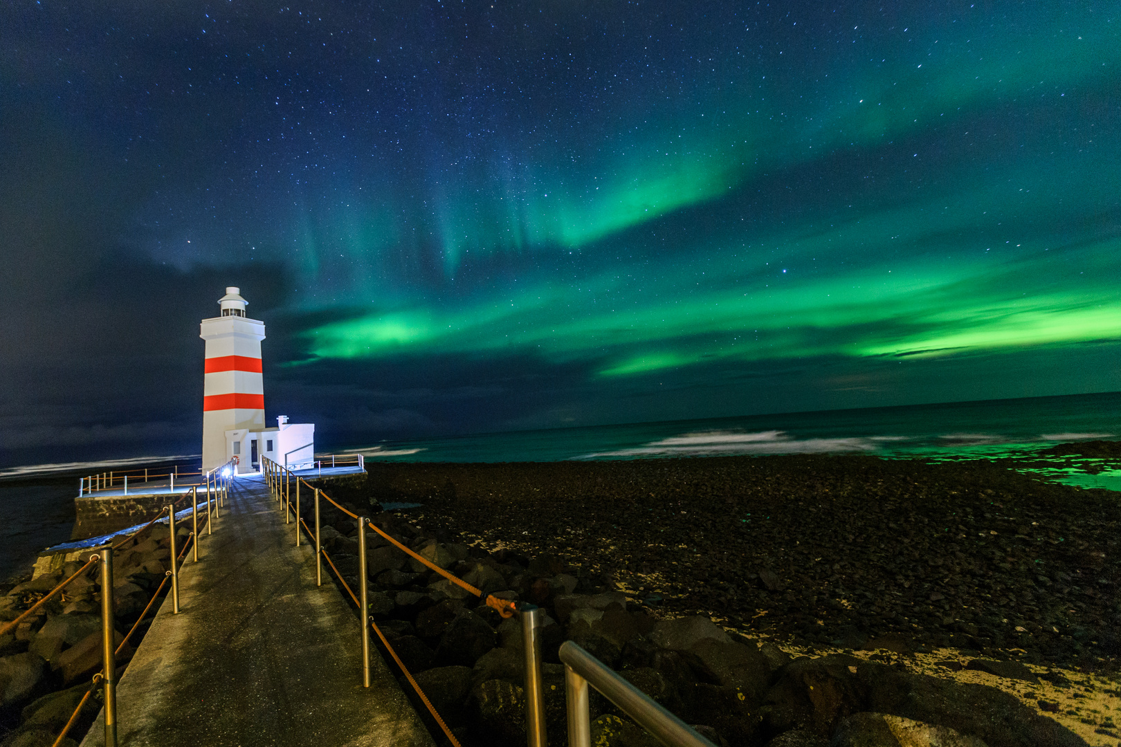 Nordlichter über Leuchtturm