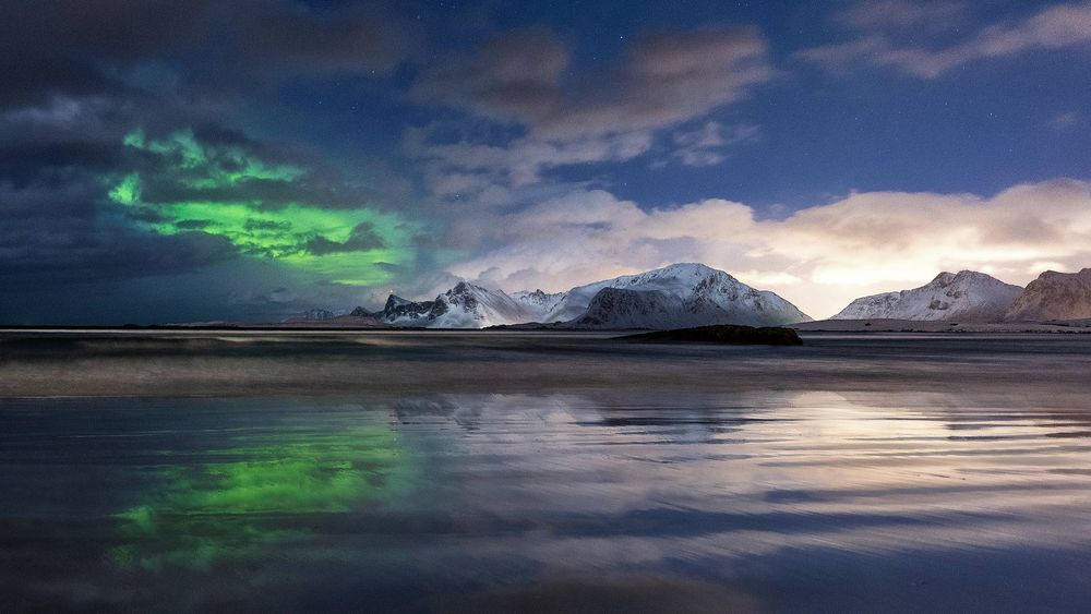 Nordlichtjagt in Ytresand bei Fredfang am Sandbotnen Strand