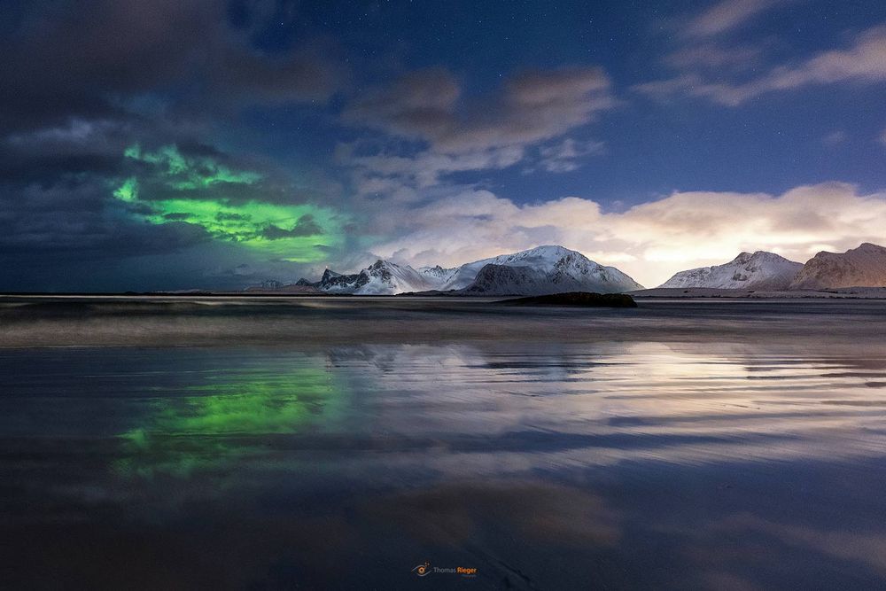 Nordlichtjagt in Ytresand bei Fredvang am Sandbotnen Strand