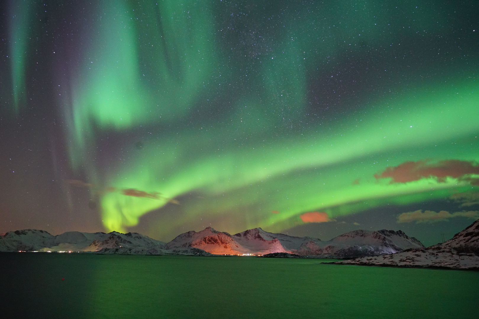 Nordlys bei Henningsvaer, Nordnorge