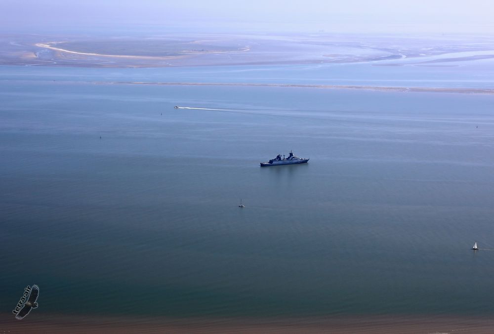 Nordrhein-Westfalen im Jadefahrwasser (Fregatte F223, aerial)