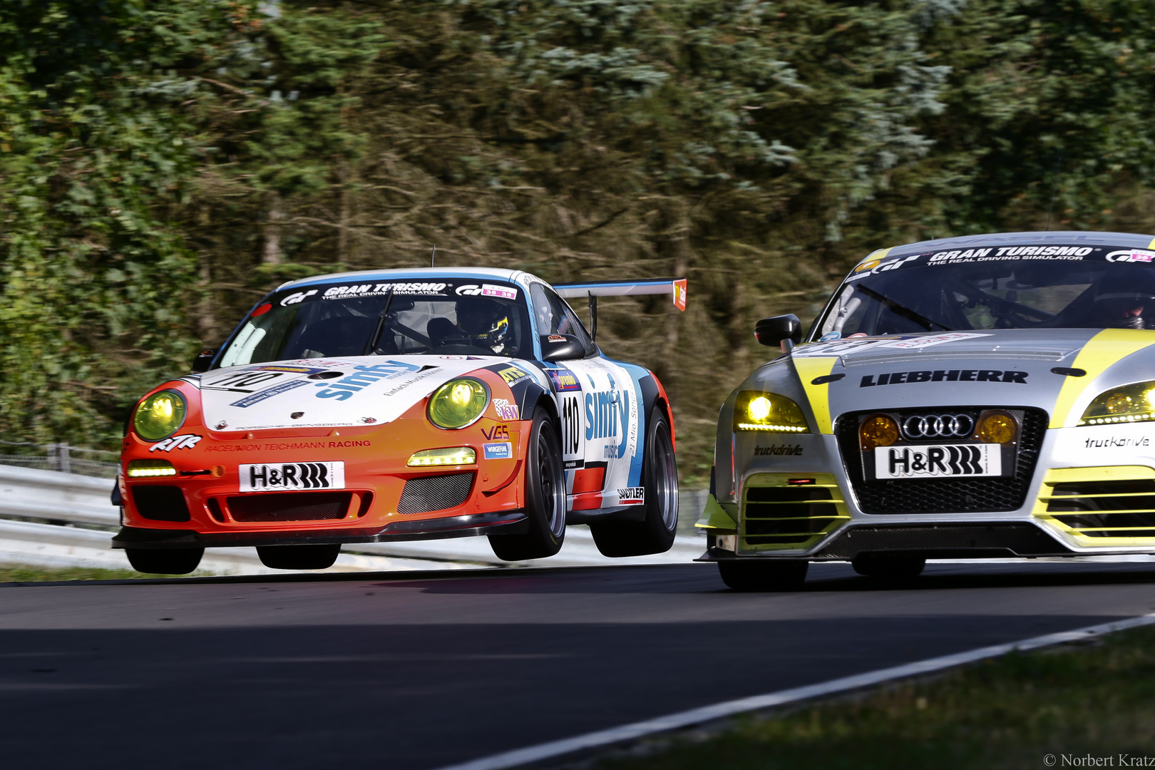 Nordschleife, lesson33 : if there is no space for overtaking, simply fly past....