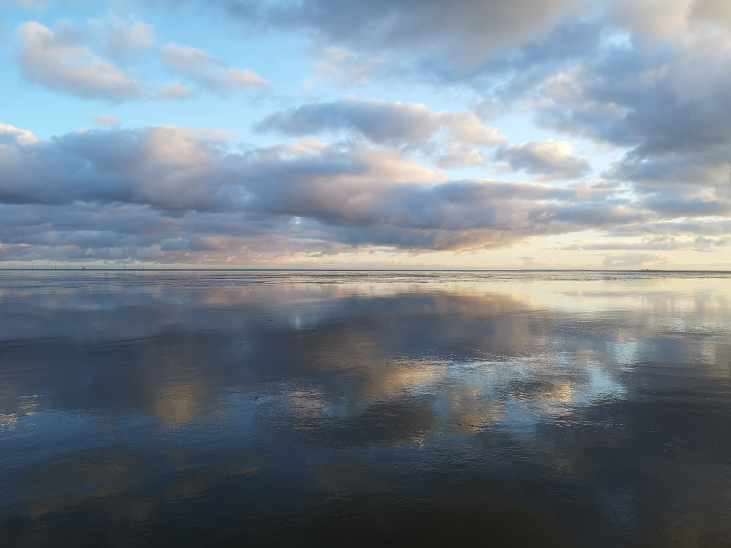 Nordsee 2023 "Wolkenspiegelung Naturstrand Schillig"