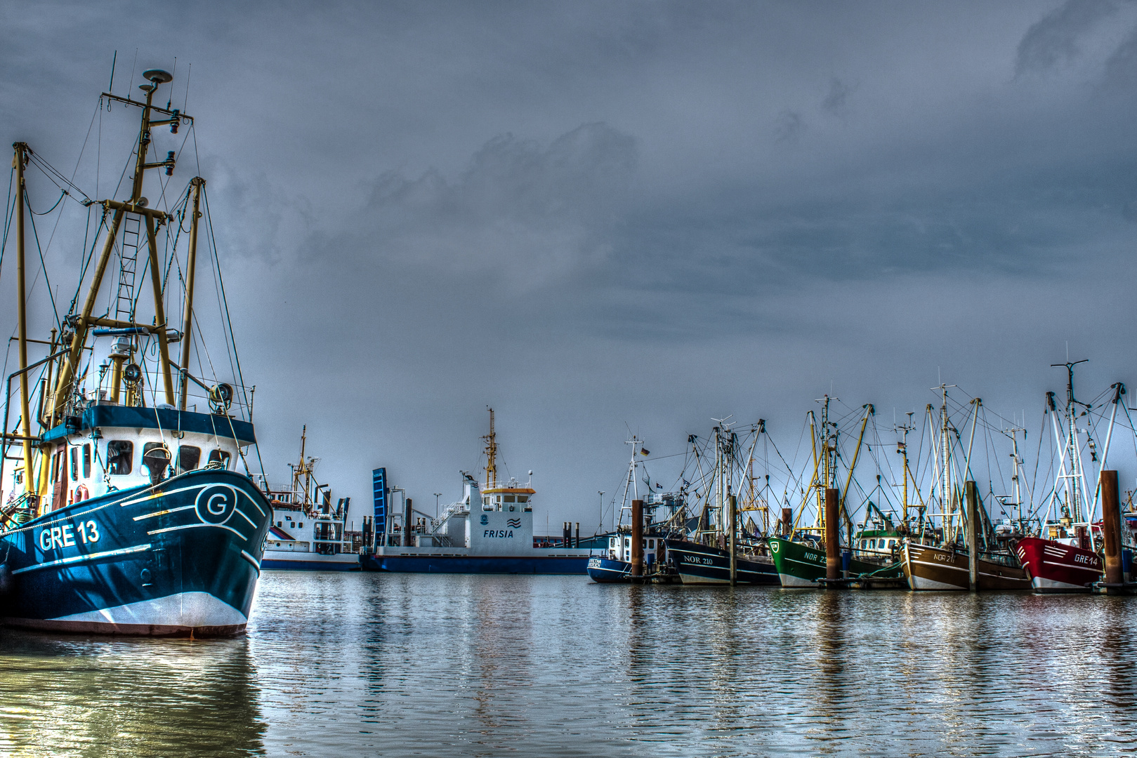 Nordsee Kutter im Hafen von Norddeich