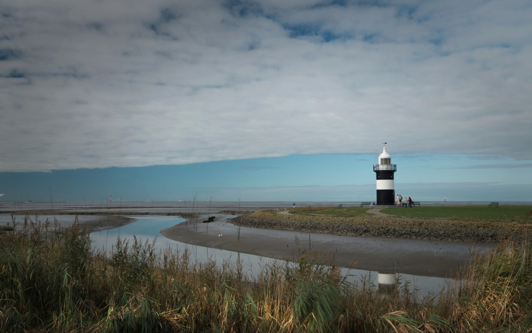 Nordsee - Leuchtturm "Kleiner Preuße" am Wremer Tief bei Ebbe