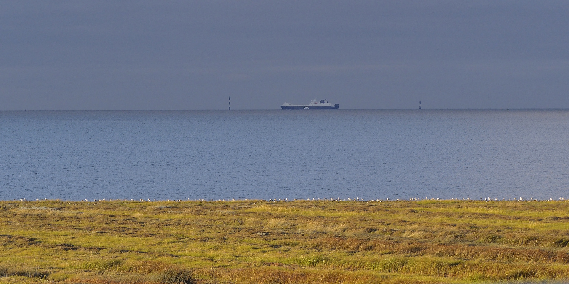 Nordseeküstenlandschaft im Zwielicht an der Aussenelbe vor Cuxhaven-Duhnen