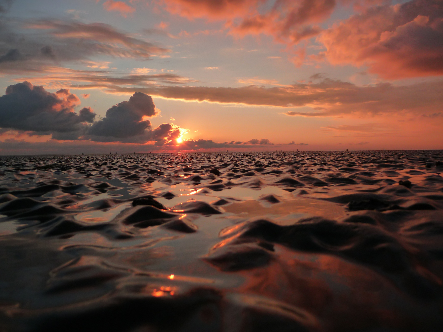 Nordseestrand bei Büsum im Sonnenuntergang