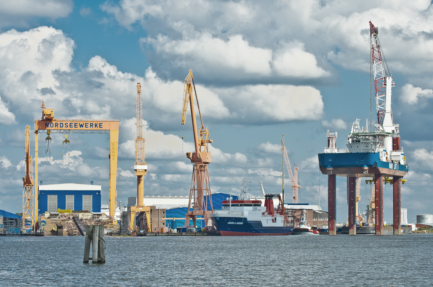 Nordseewerke in Emden und die "WIND-LIFT"