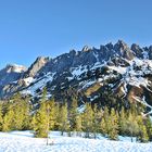 Nordwestseitig ist noch Schnee, auf der Morgensonne zugewandten Seite weniger