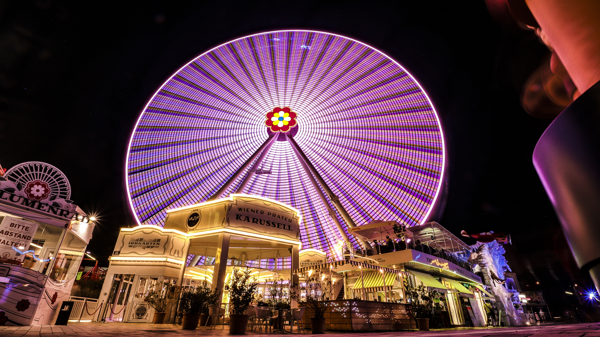 Noria en parque de atracciónes Prater en Viena