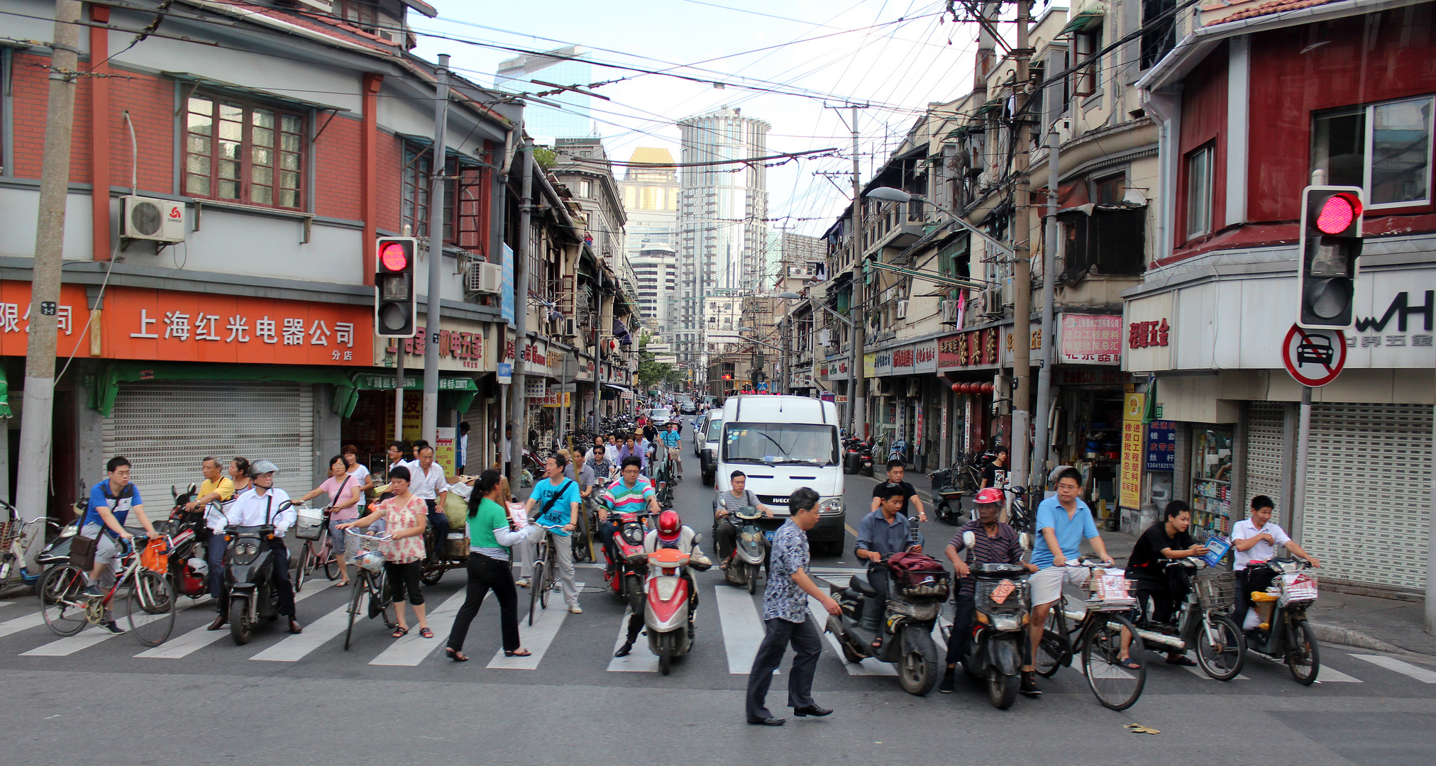 ... normaler Wahnsinn in Shanghai ...