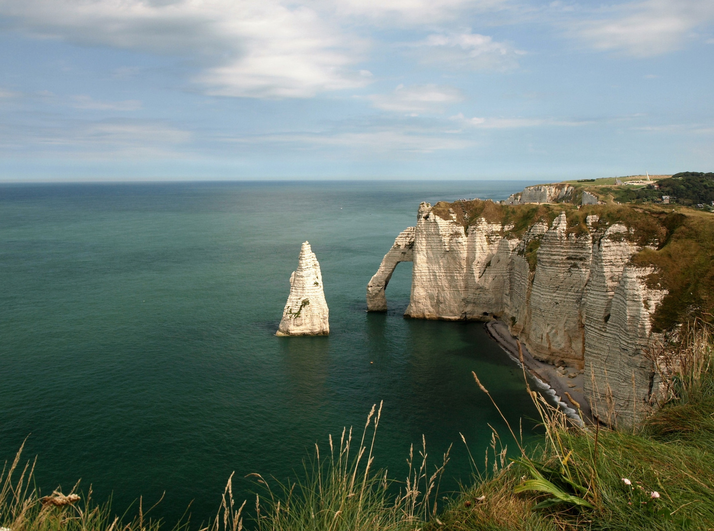 Normandie, Blick auf die Kreidefelsen von Étretat.