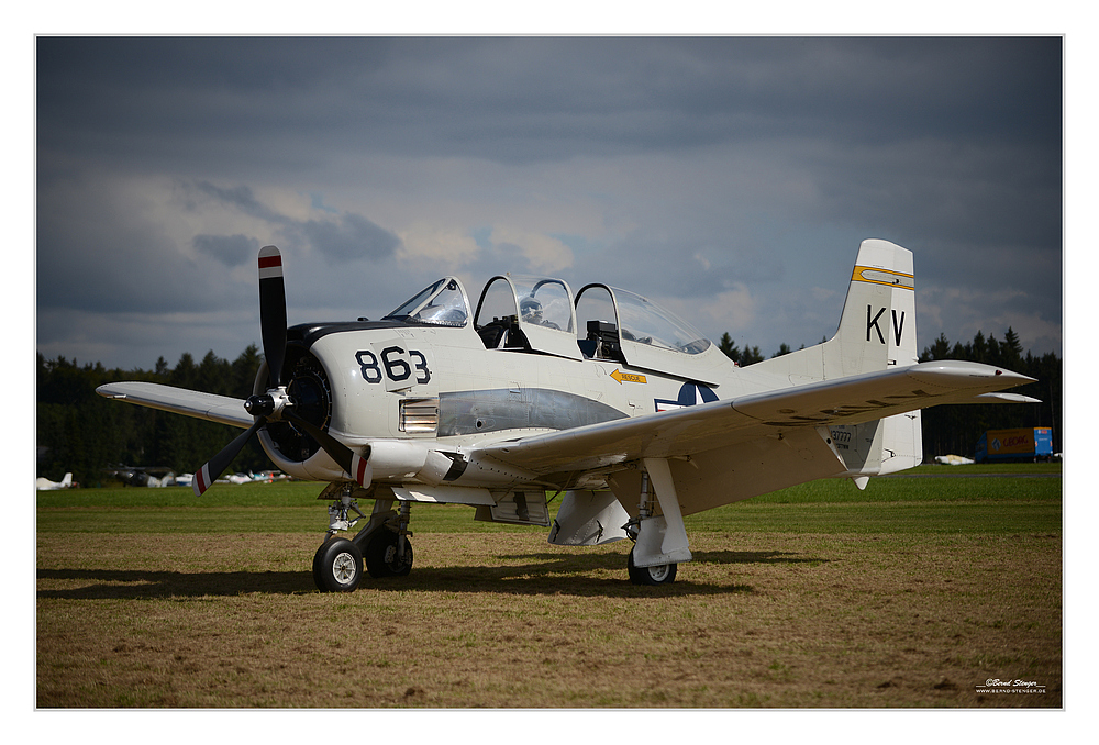 North American T-28 "Trojan" am Boden