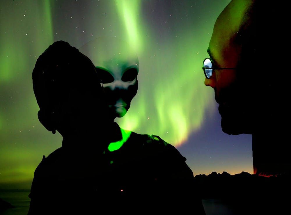 northern-lights-Aliens