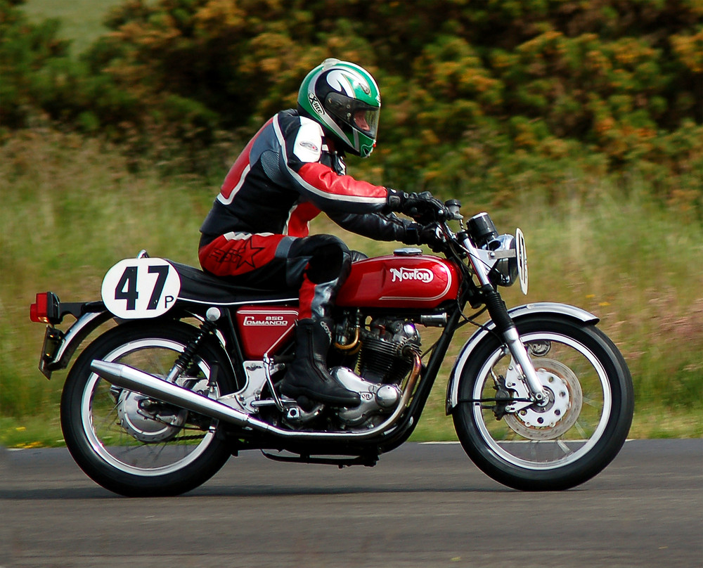 Norton Commando 850