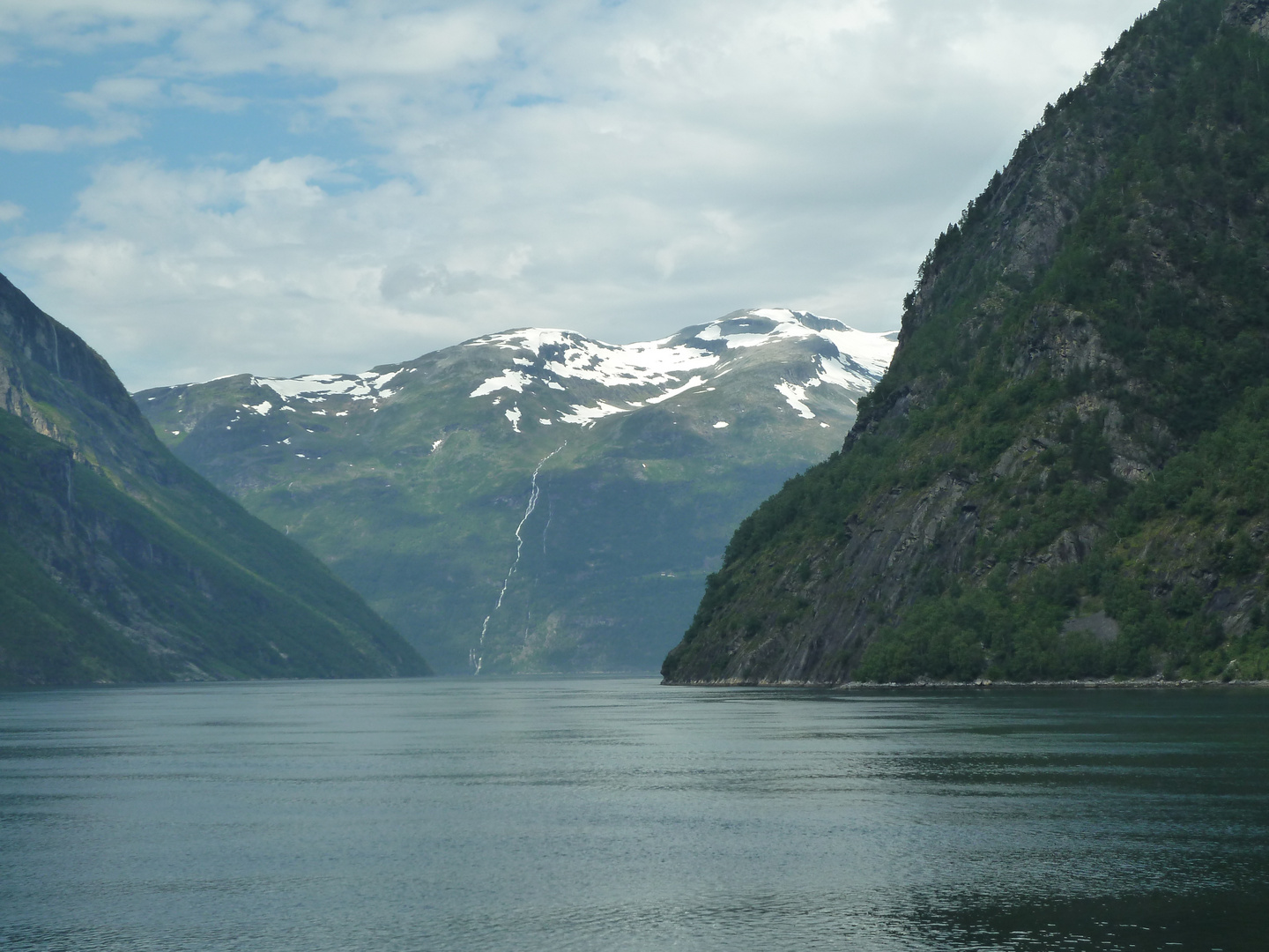 Norwegen-0639-45 (Geiranger 2) P1000798