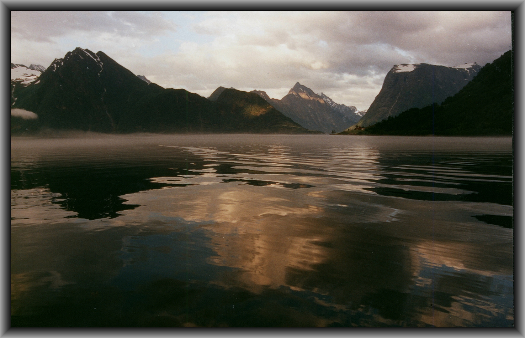 Norwegen - Abends am Fjord