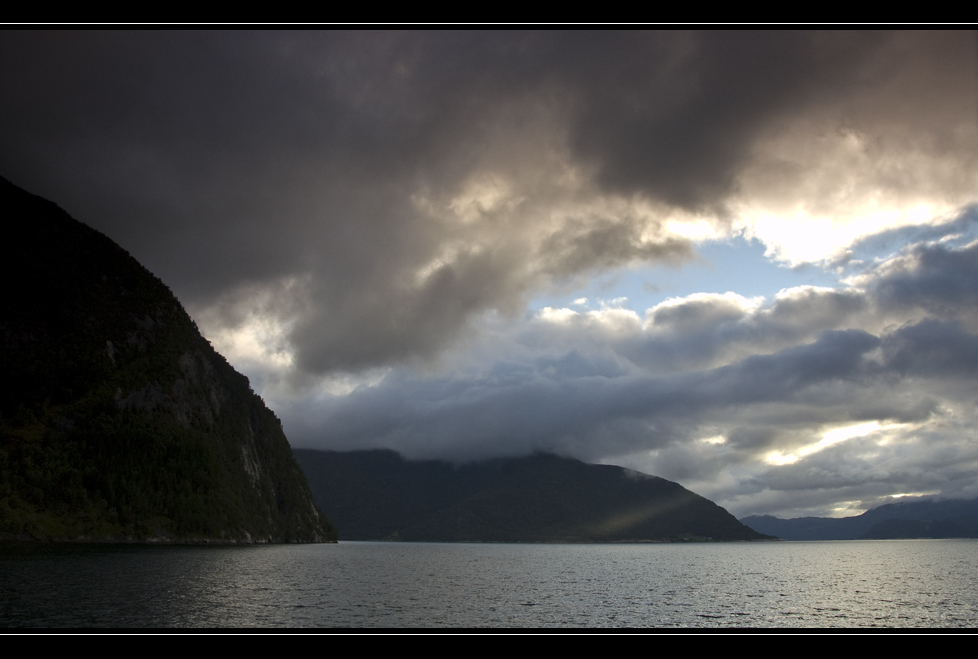 Norwegen: Abendstimmung am Sognefjord