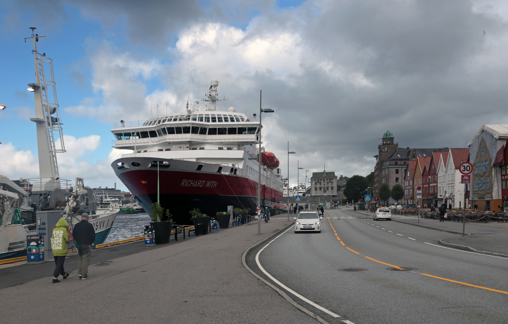 Norwegen - Bergen - Hafen - Street - Hurtigruten - MS Richard Wirth -