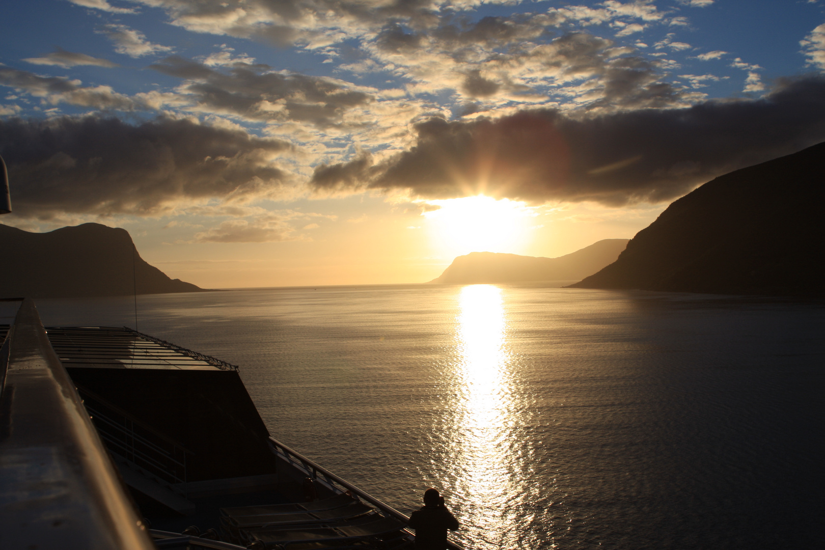 Norwegen / Geirangerfjord kurz vor der Mündung in die Nordsee (Juni 2013)