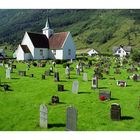 Norwegen: Kirche und Friedhof von Olden (Nordfjord)