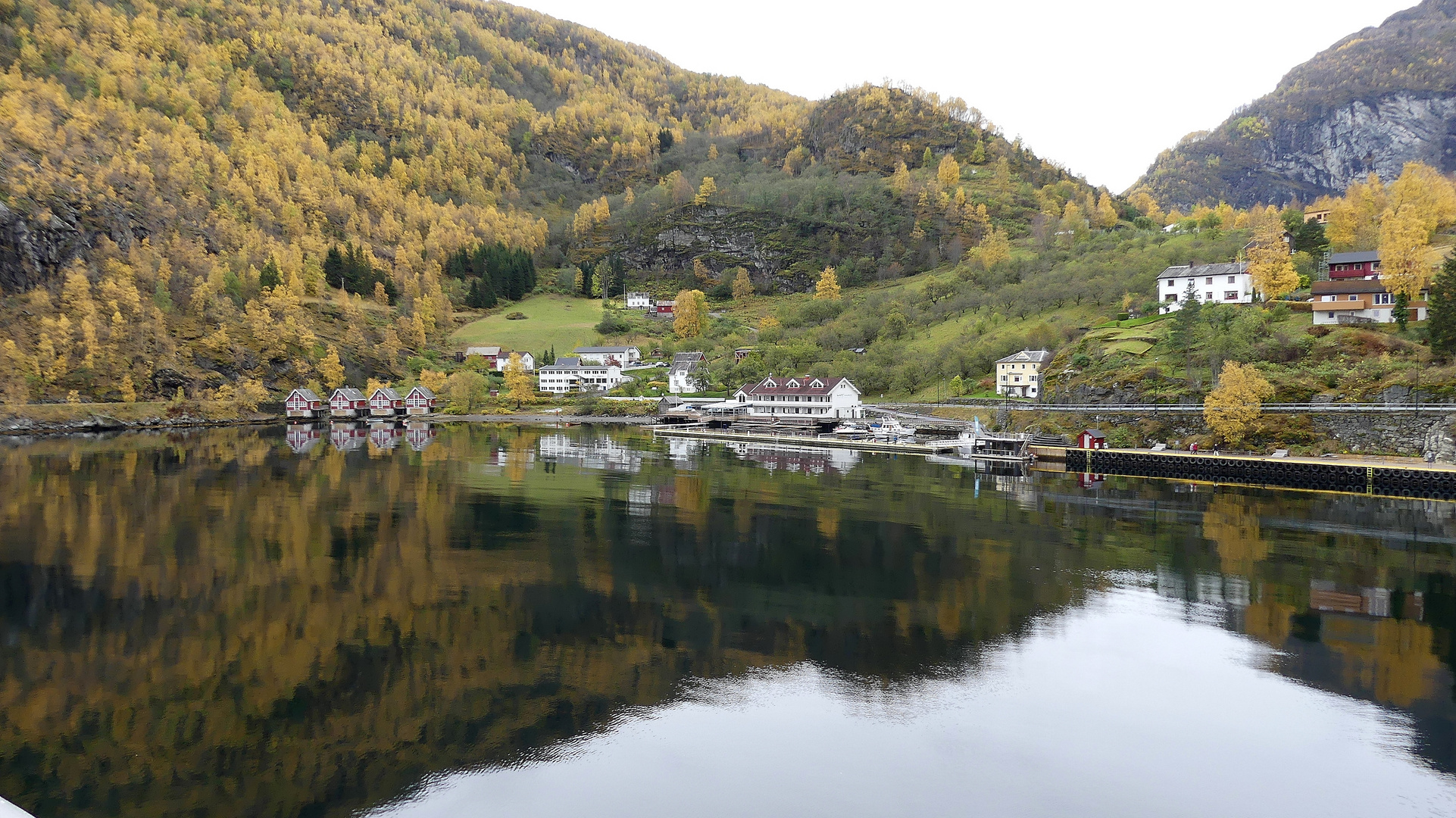 Norwegen-Kreuzfahrt /  Flåm - Kurz vor der Weiterfahrt nach Kristiansund ...