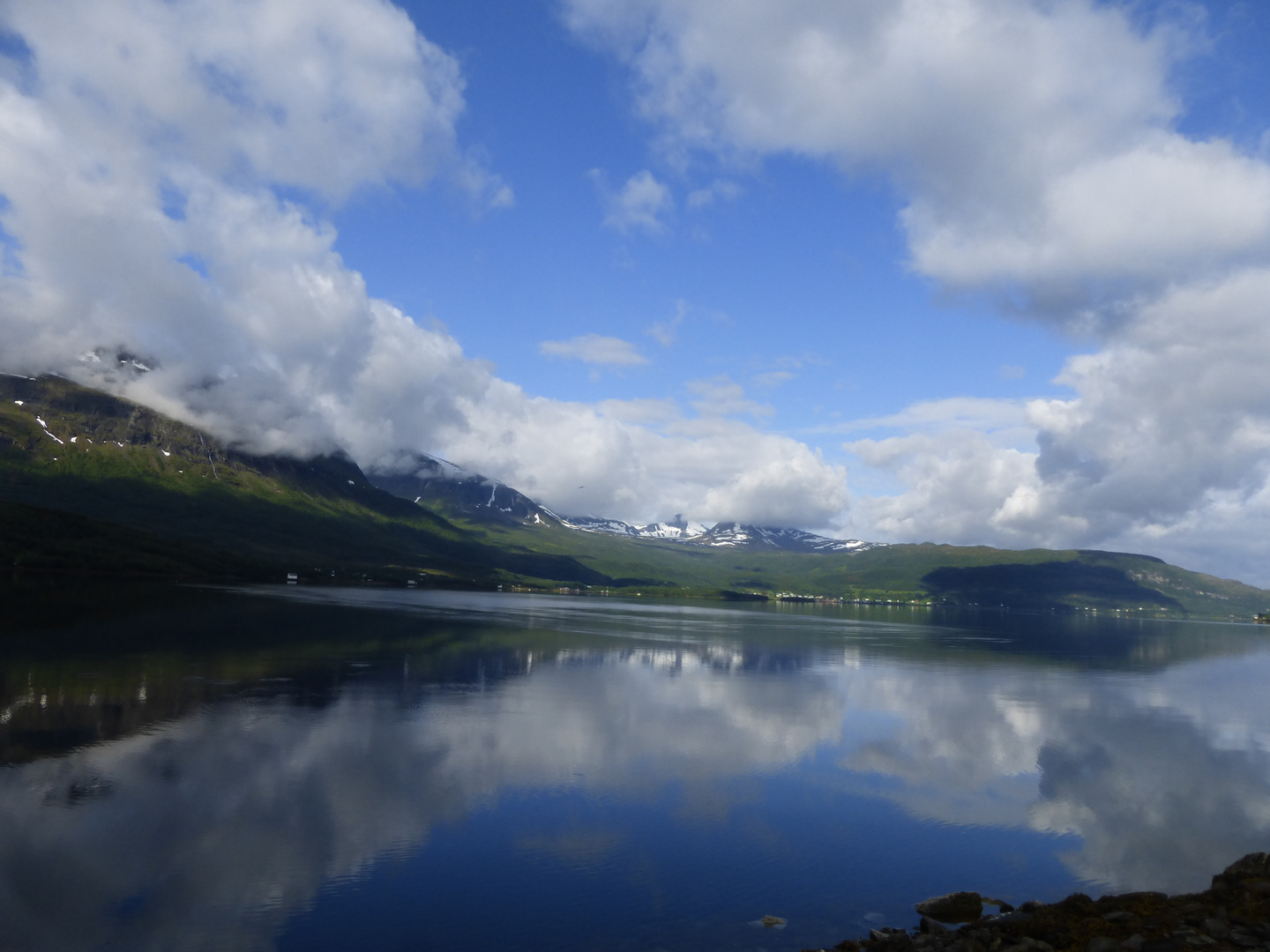 Norwegen mit seine Traumhafte See in Spiegelbild