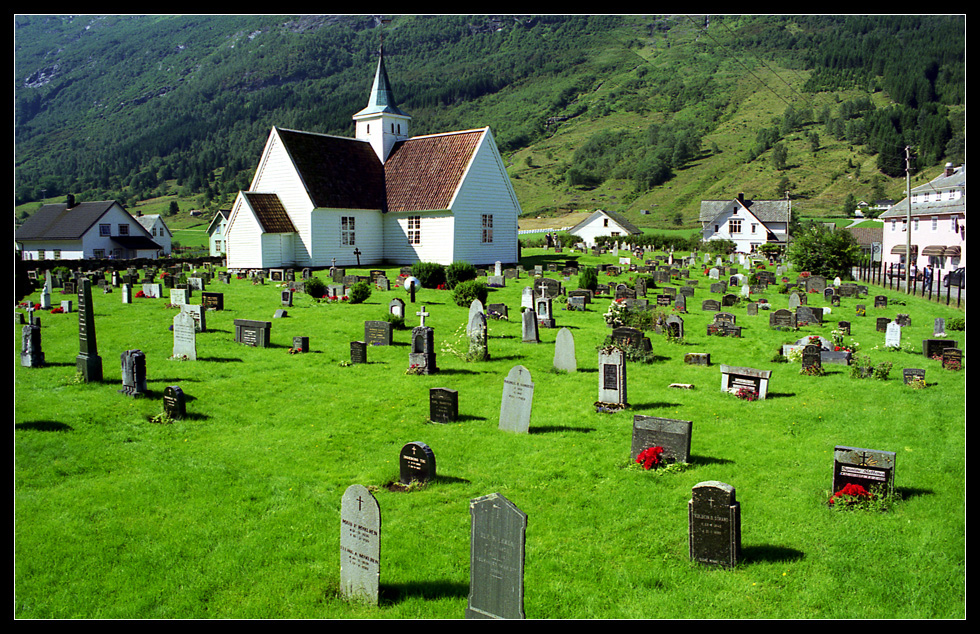 Norwegen: Olden - Kirche und Friedhof (reload)