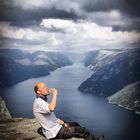 Norwegen, Preikestolen, ein Glas Singel Malt 604m über den Lysefjord