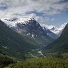 NORWEGEN - Schnee auf den Bergen