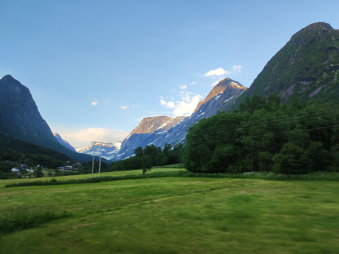 Norwegen von der Straße aus gesehen