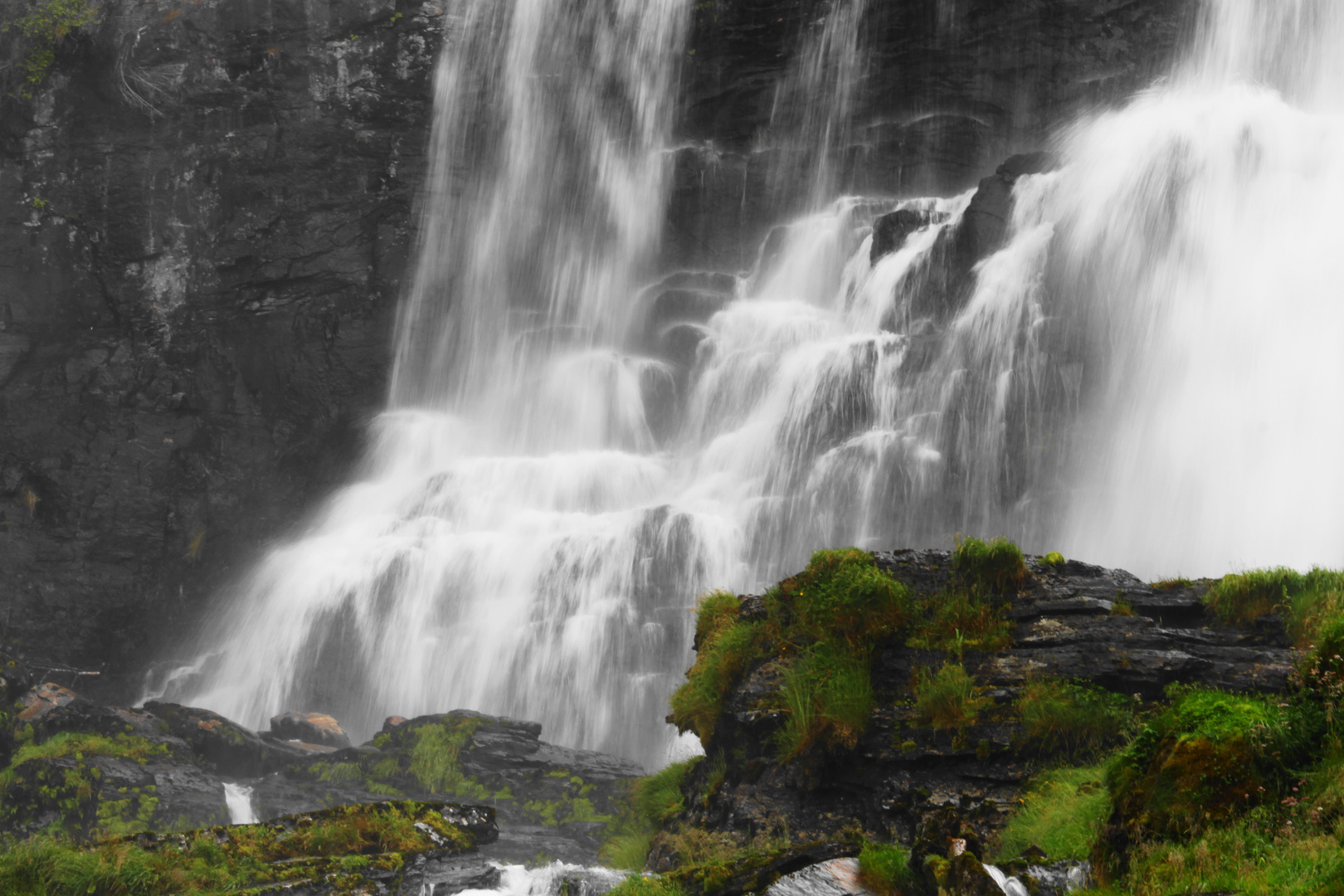 Norwegen - Wasserfall (2)