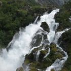 Norwegen - Wasserfall am Briksdalsbreen