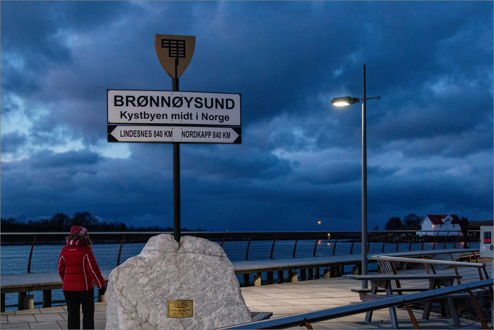 Norwegens Mitte im schönsten Licht der blauen Stunde