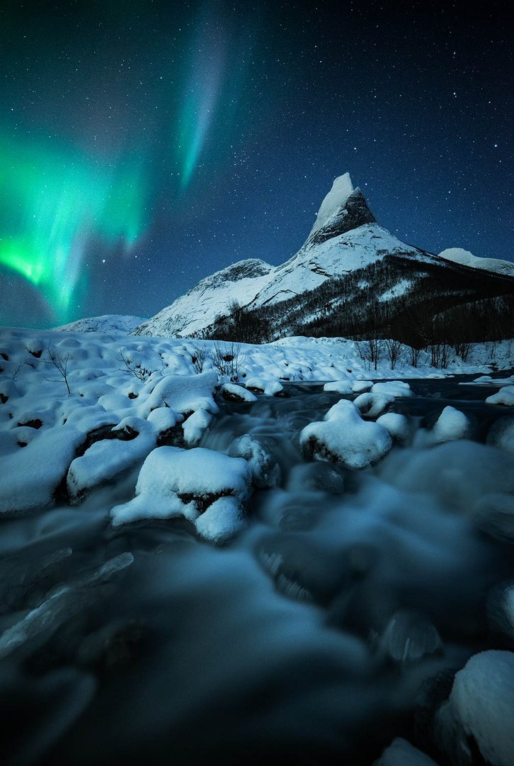 Norwegens Nationalberg unter dem Polarlicht