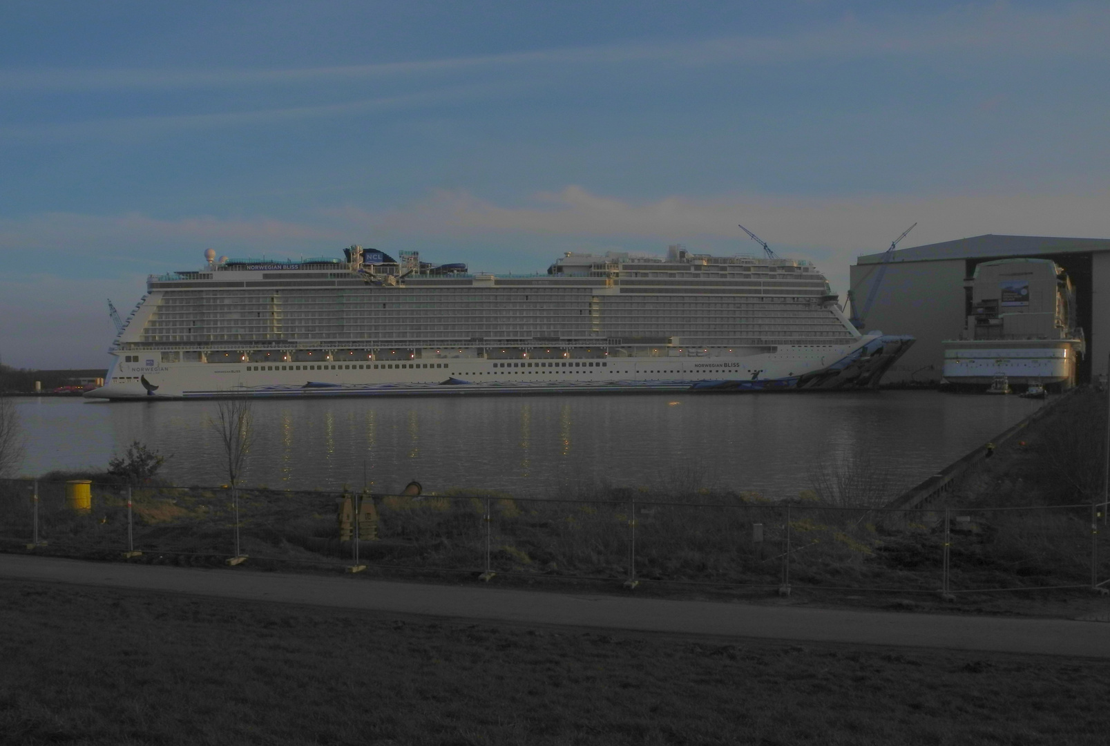 Norwegian Bliss  -  Neuestes Kreuzfahrtschiff der Meyer Werft