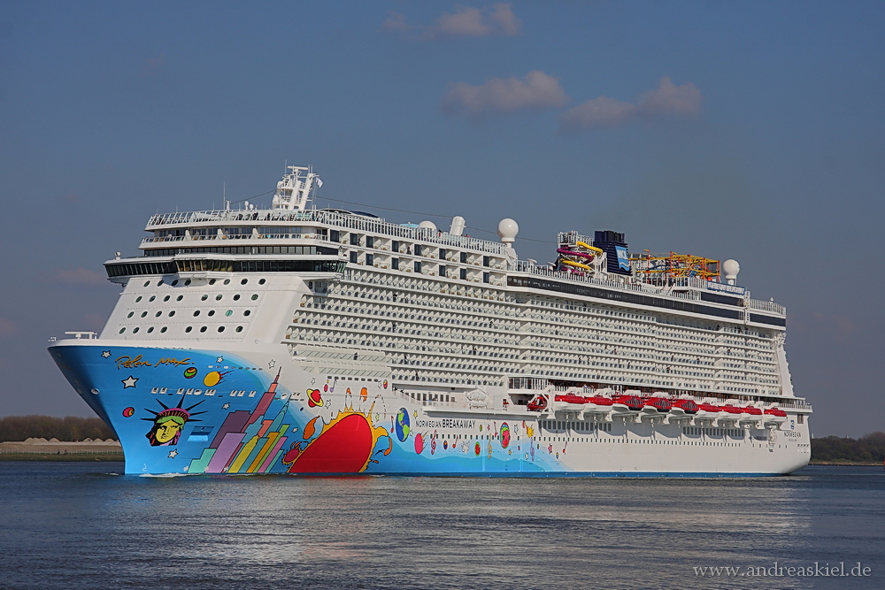 ... Norwegian Breakaway ...