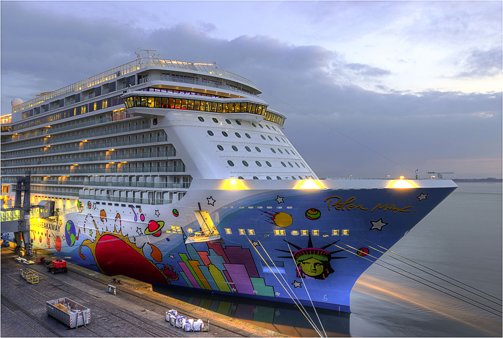 NORWEGIAN BREAKAWAY (HDR)