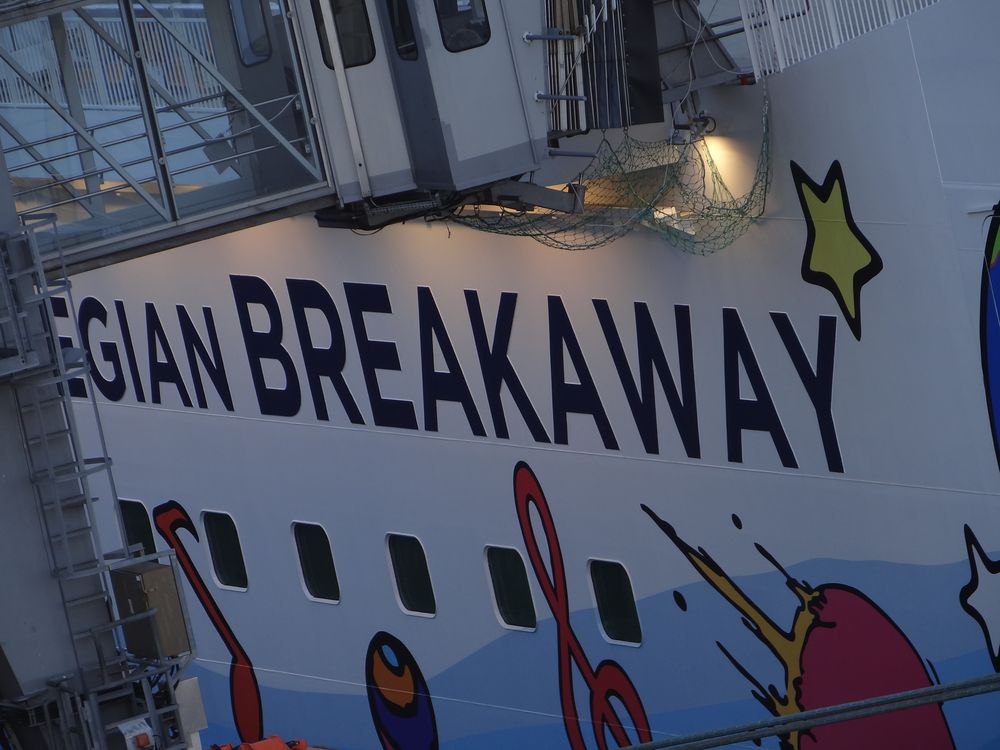 Norwegian Breakaway Schriftzug