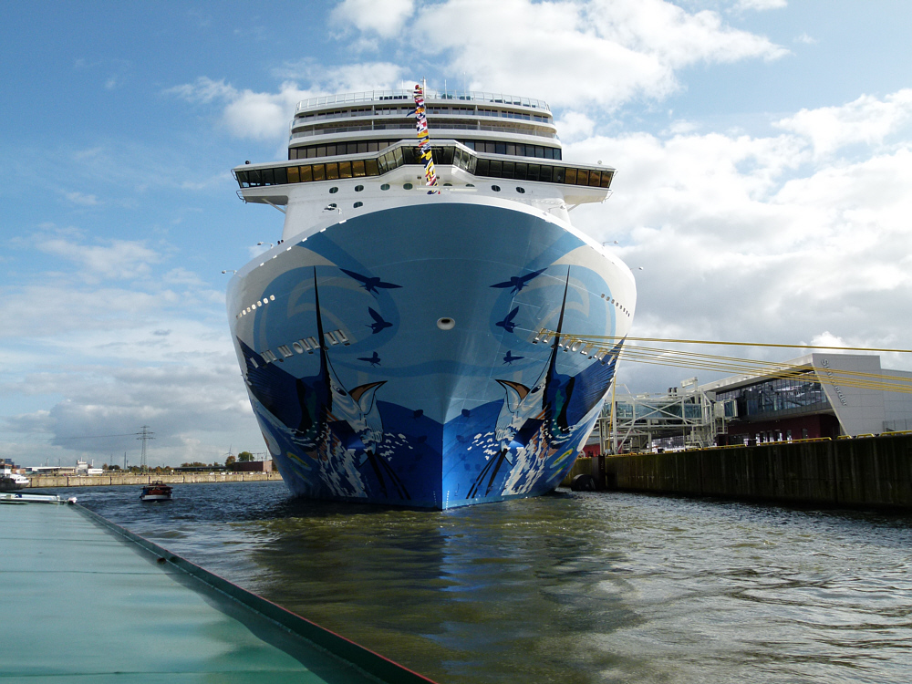 Norwegian Escape am Kronprinzen-terminal