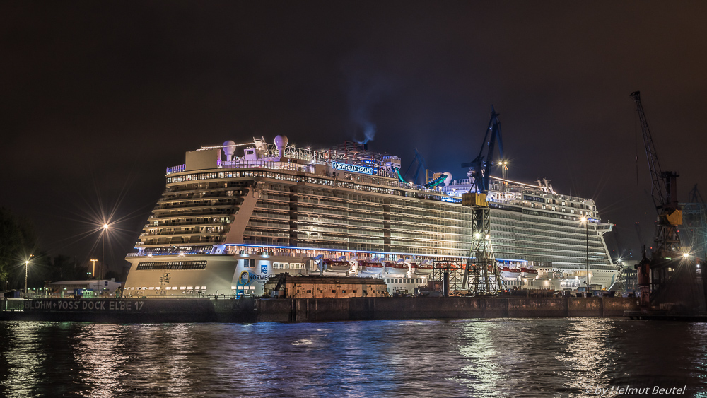 Norwegian Escape @ night