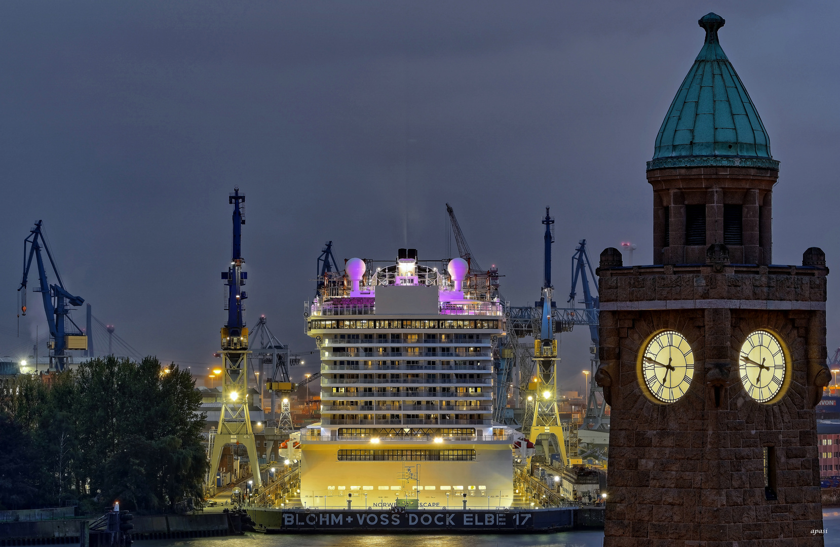 Norwegian Escape@Dock Elbe 17