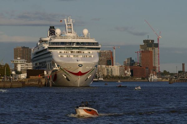 Norwegian Jade { frontal }
