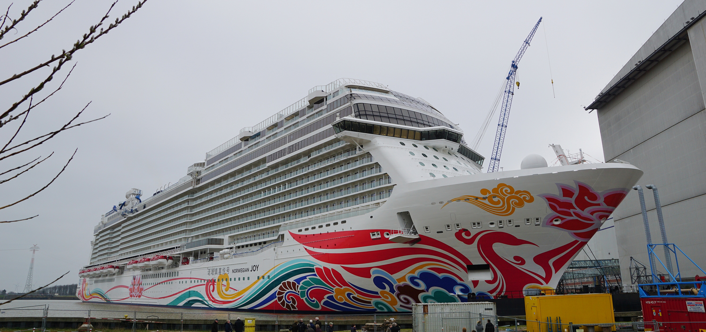 Norwegian Joy und der Kran