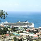 Norwegian Pearl im Hafen von Dominica