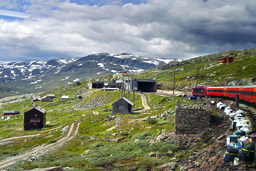 Norwegische Eisenbahn - Passüberfahrt der Bergenbahn