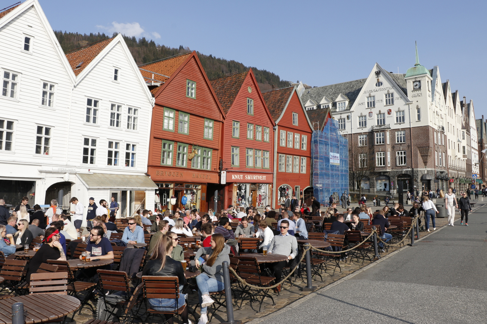 Norwegische Frühlingssonne in Bryggen 