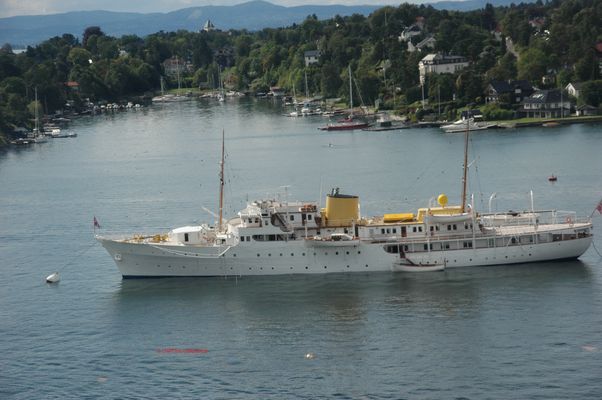 Norwegische königliche Staatsyacht im Oslofjord