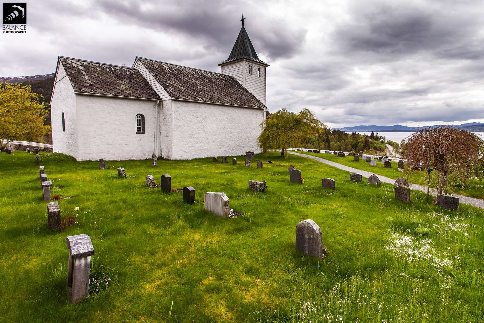 Norwegischer Friedhof am Hardanger Fjord