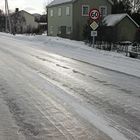 Norwegischer Standardstraßenbelag im Winter